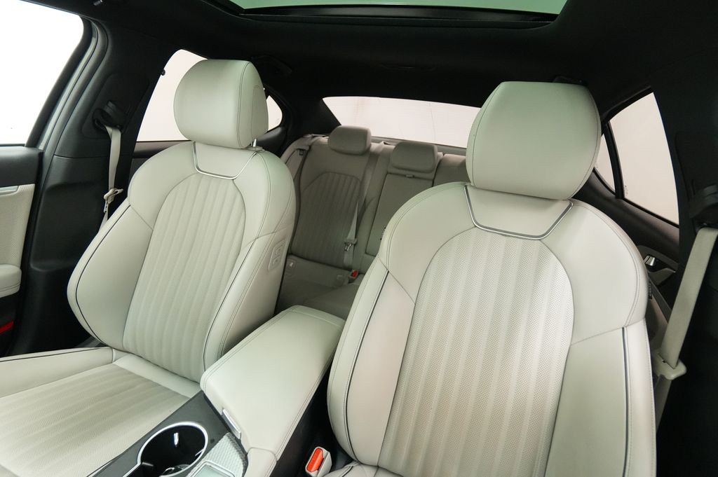 2023 Genesis G70