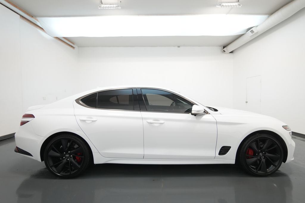 2023 Genesis G70