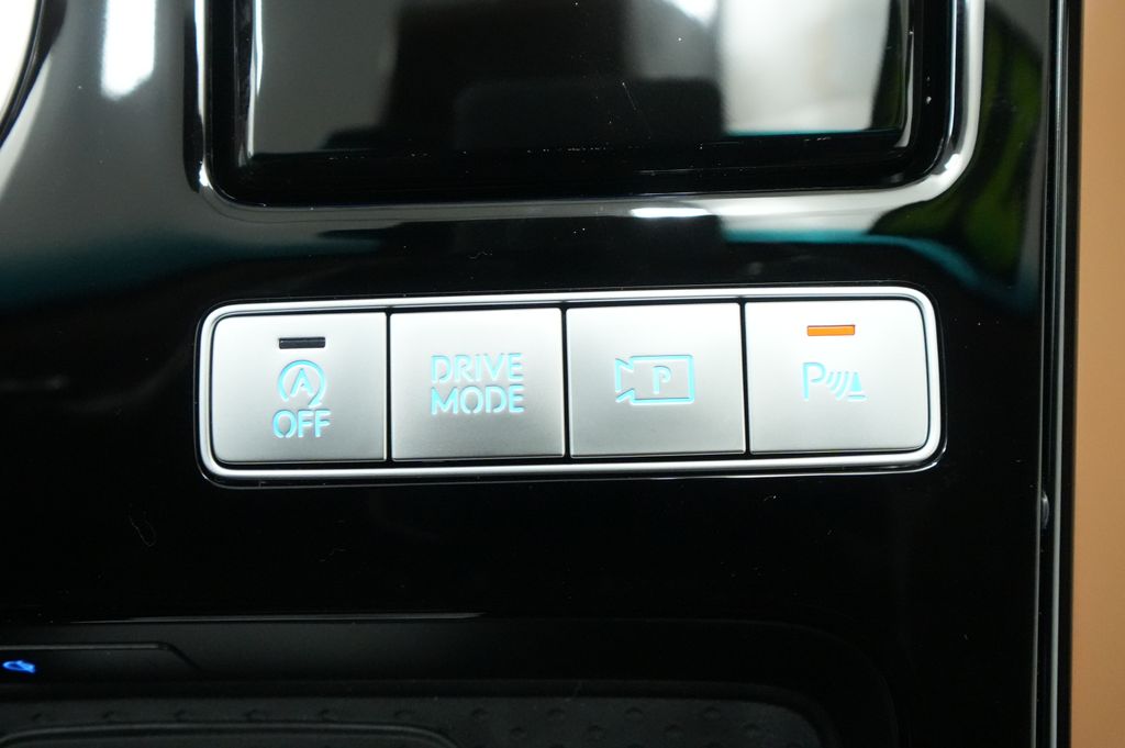 2027 Genesis G80