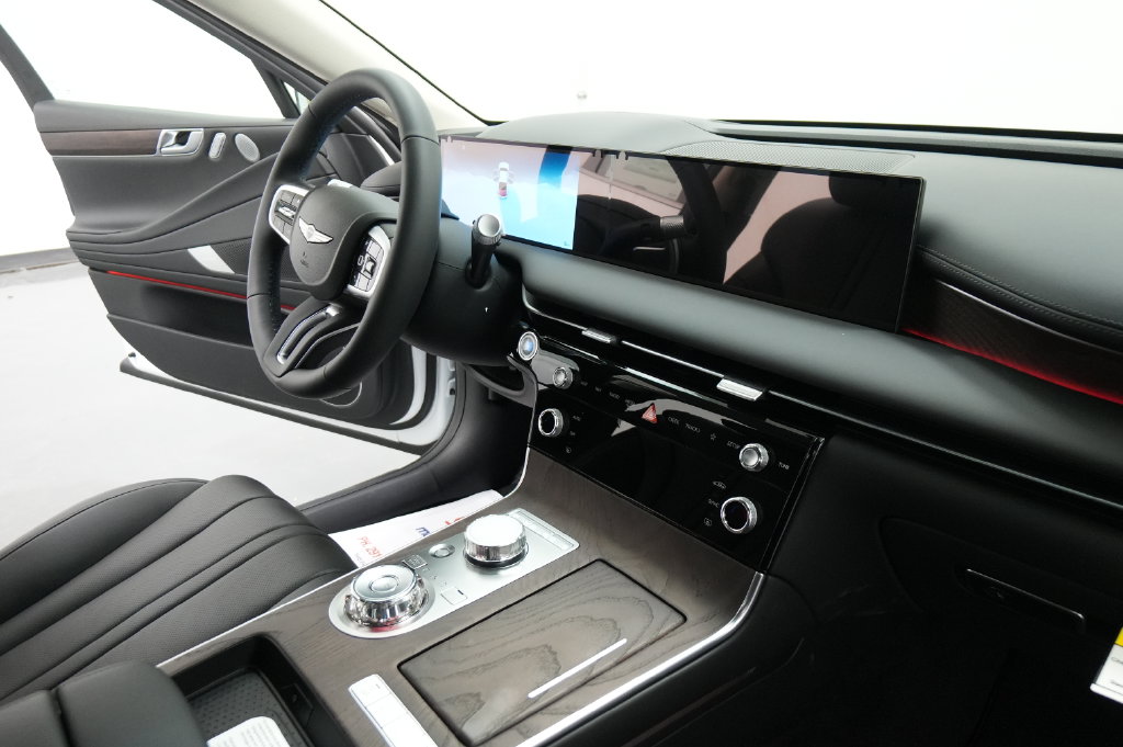 2027 Genesis G80