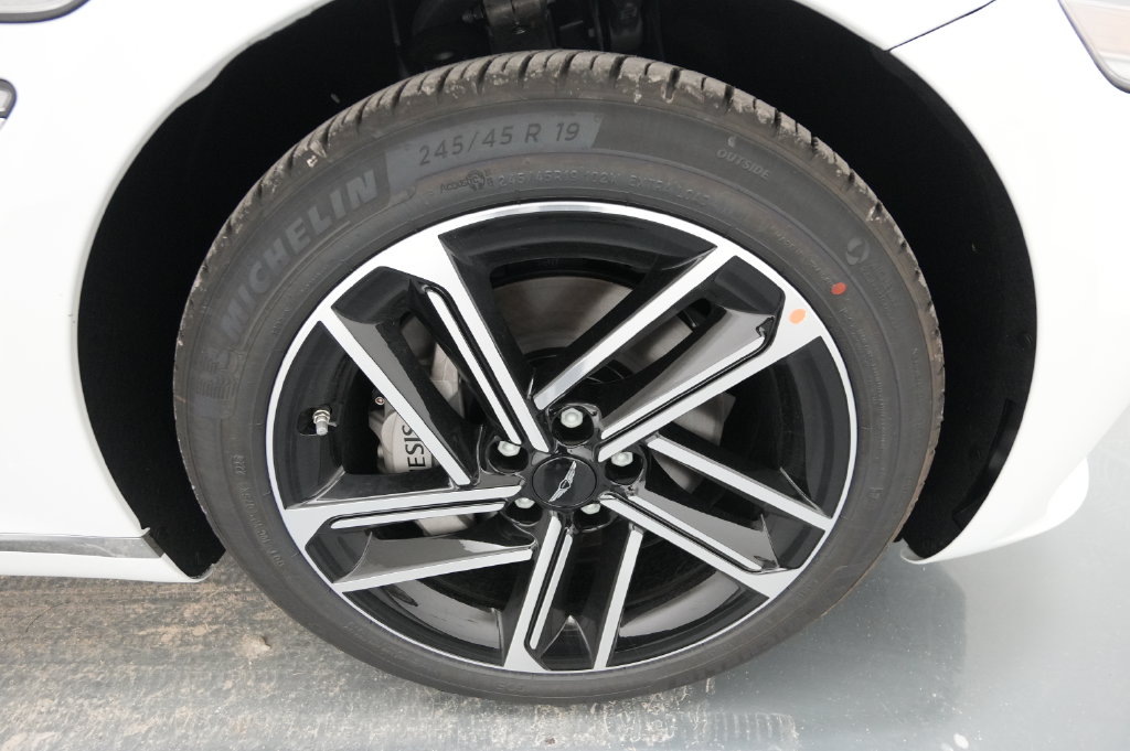 2027 Genesis G80
