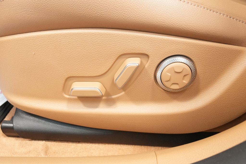 2025 Genesis G80