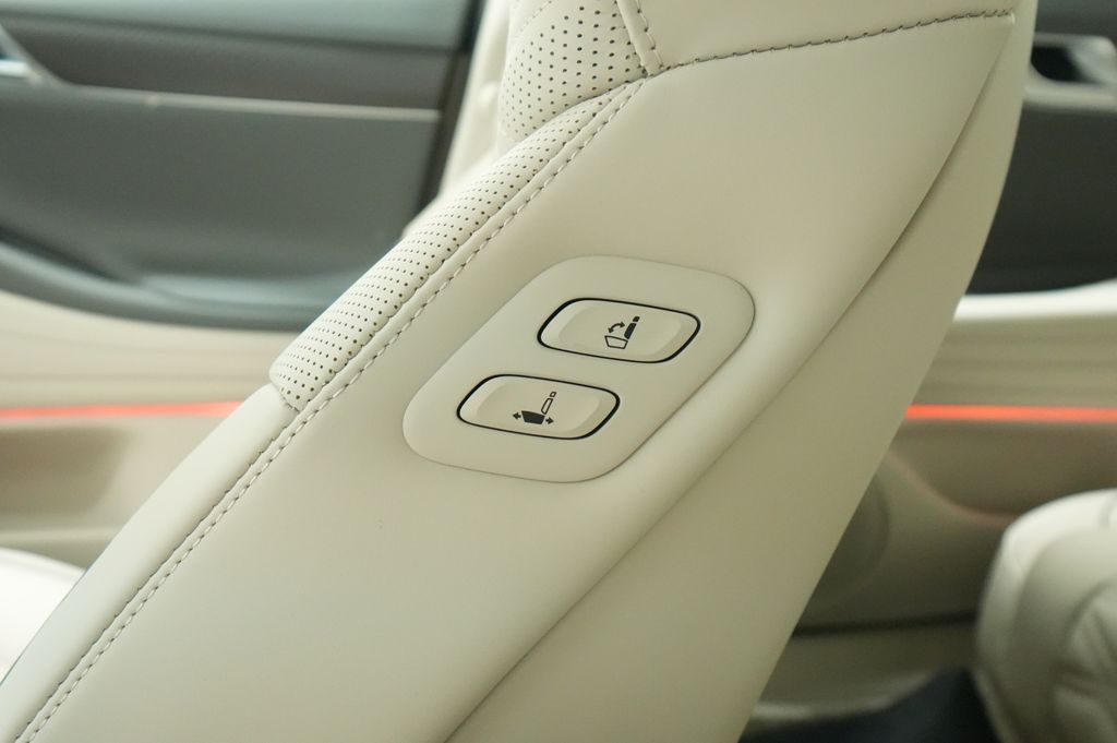2027 Genesis G80