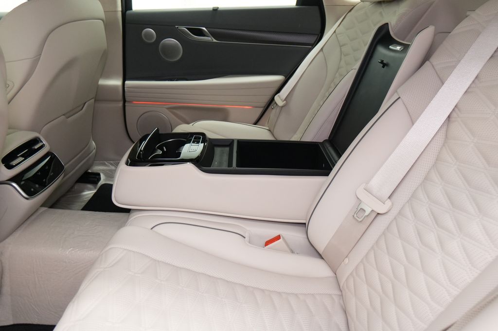 2027 Genesis G80