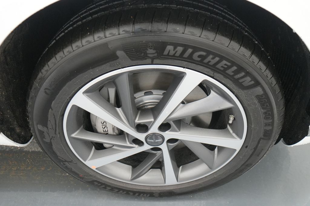 2027 Genesis GV80