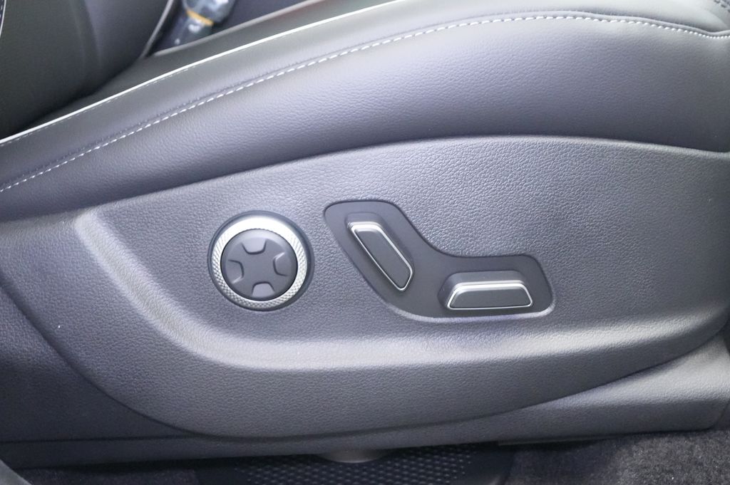 2027 Genesis GV80