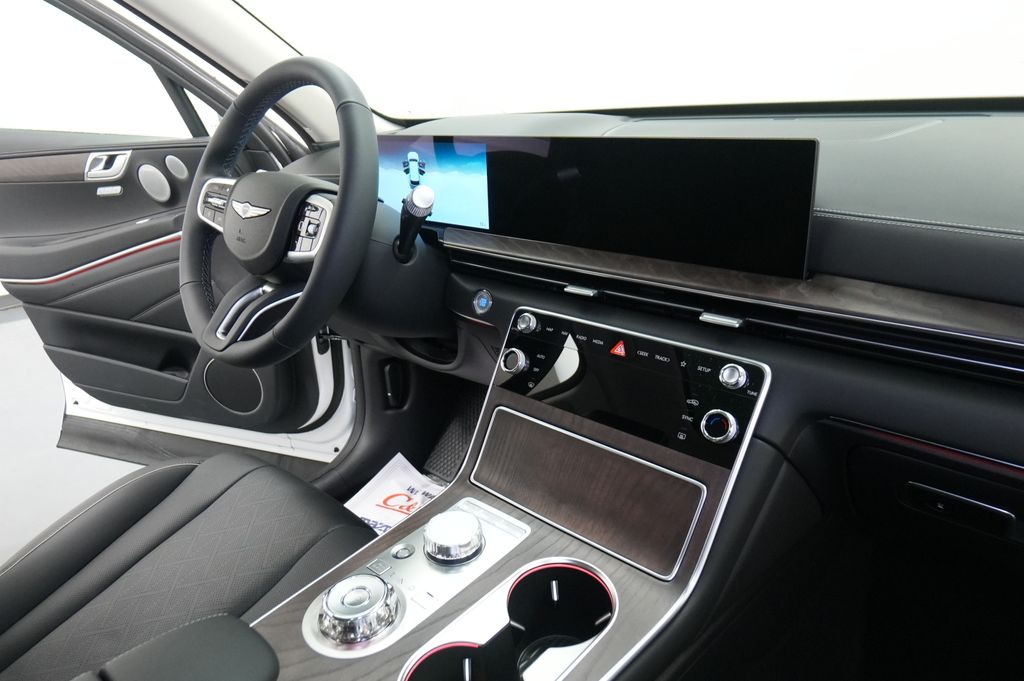 2027 Genesis GV80
