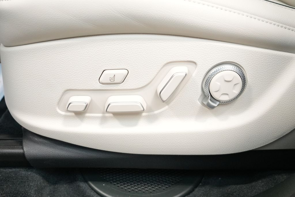 2026 Genesis GV80