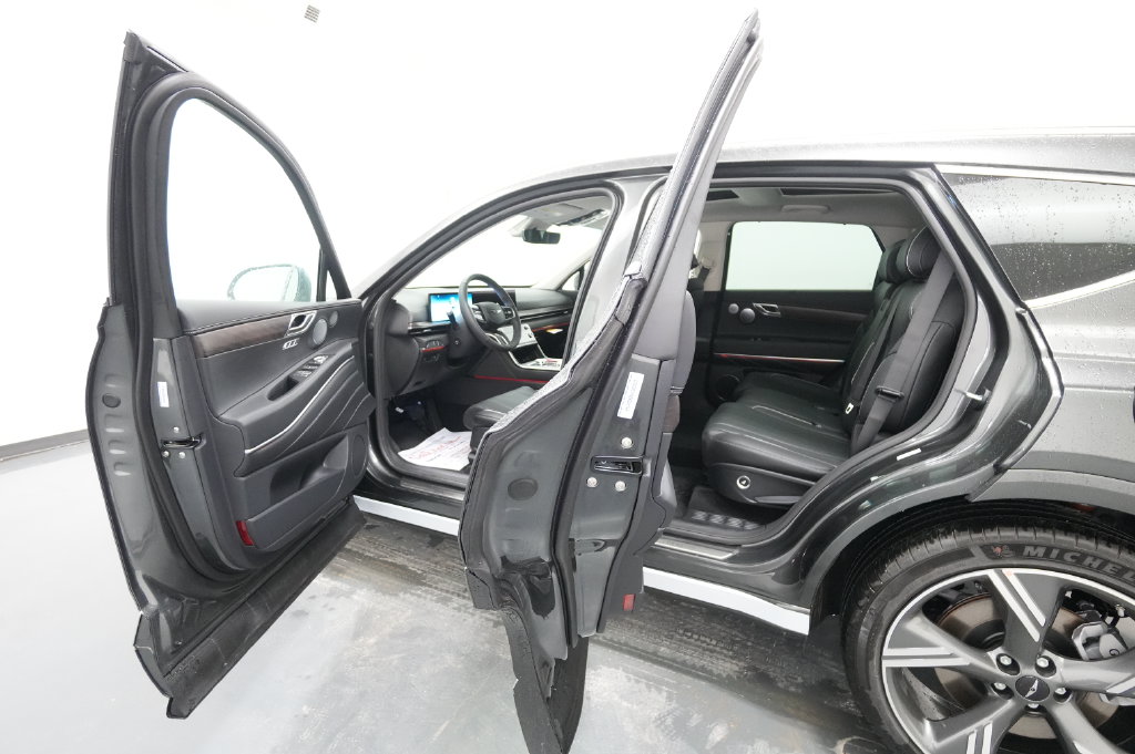 2027 Genesis GV80