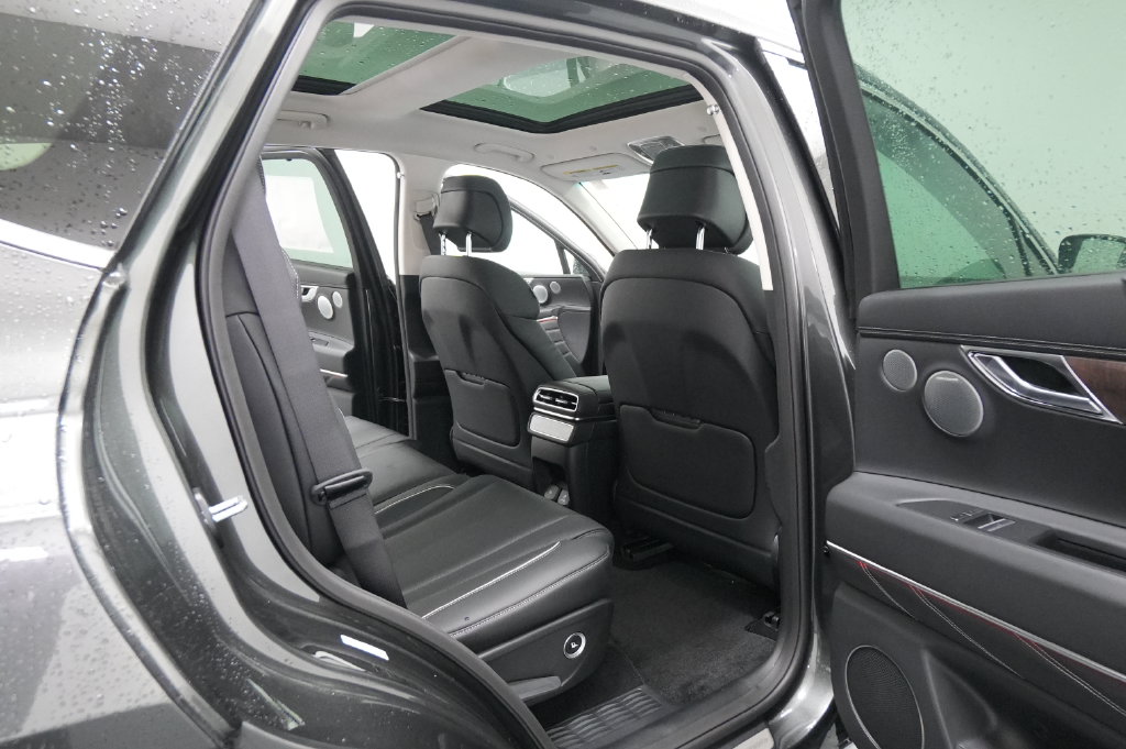2027 Genesis GV80