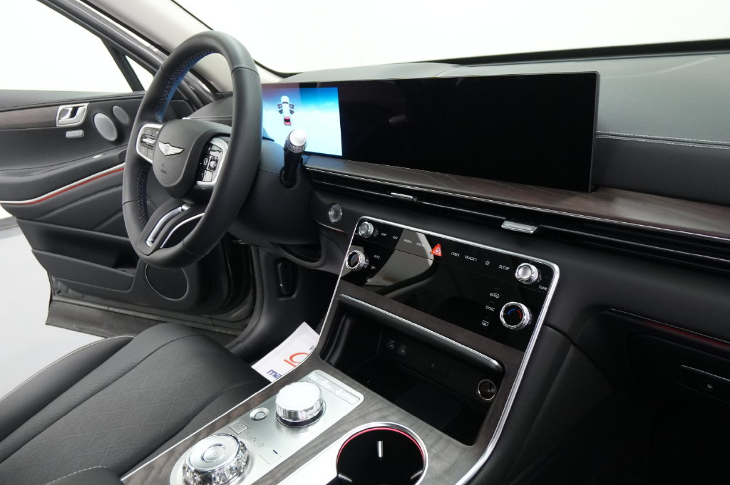 2027 Genesis GV80