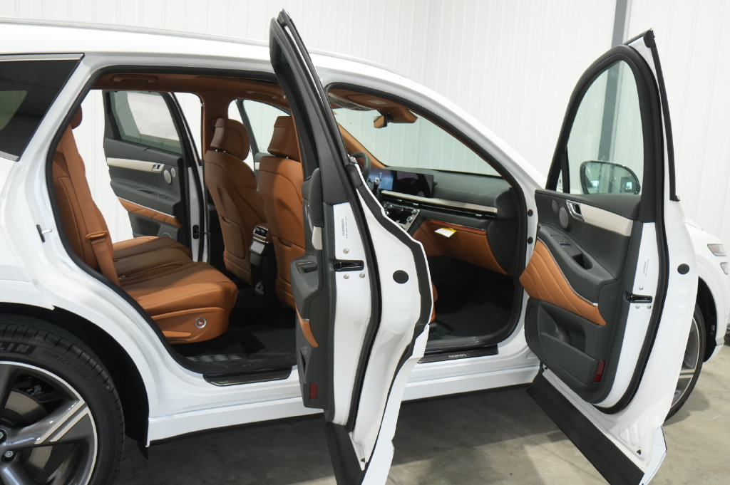 2027 Genesis GV80