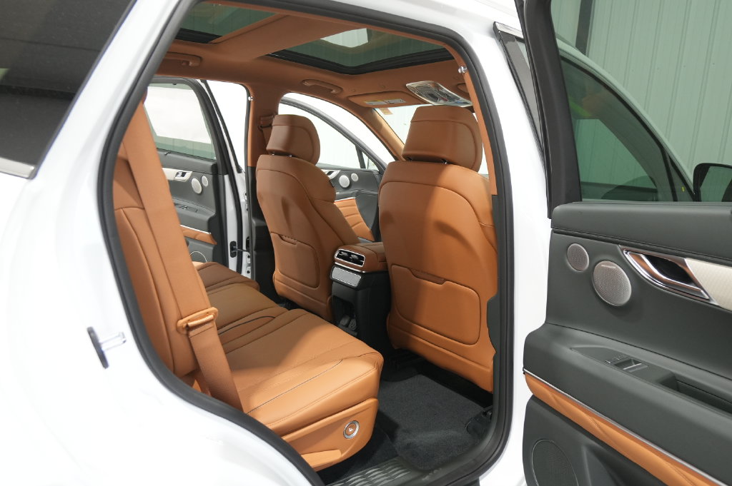 2027 Genesis GV80
