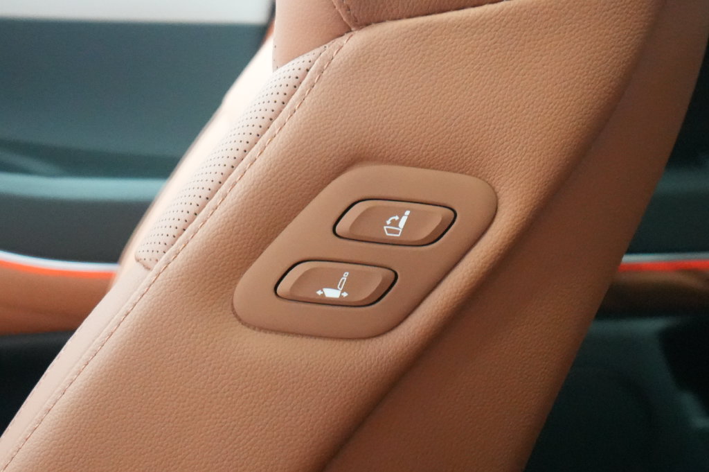 2027 Genesis GV80