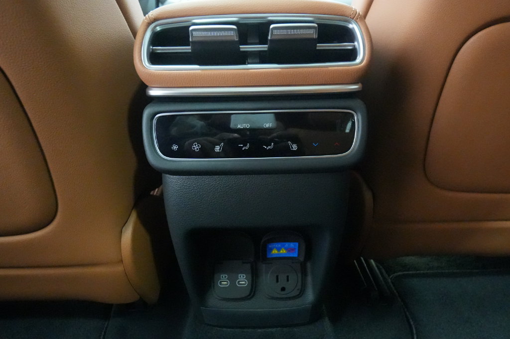 2027 Genesis GV80