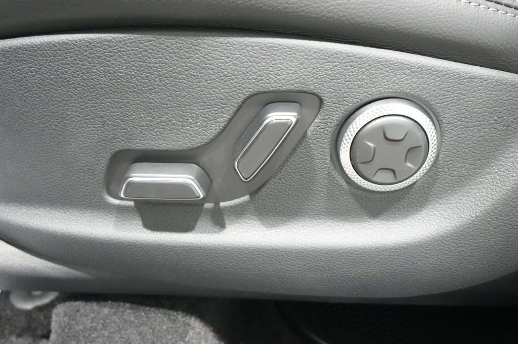 2027 Genesis GV70