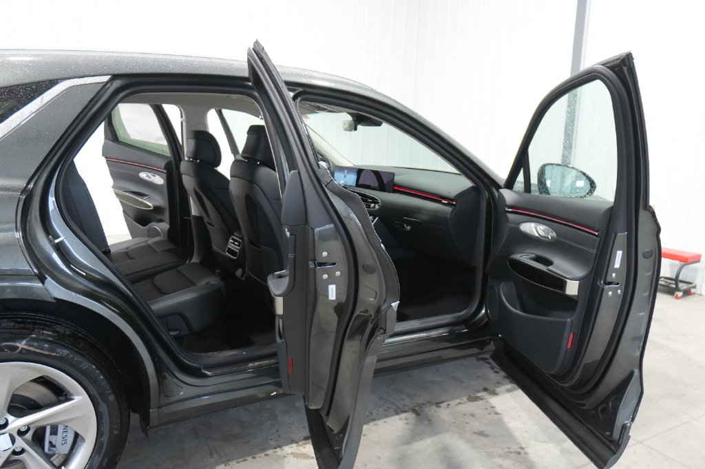 2027 Genesis GV70