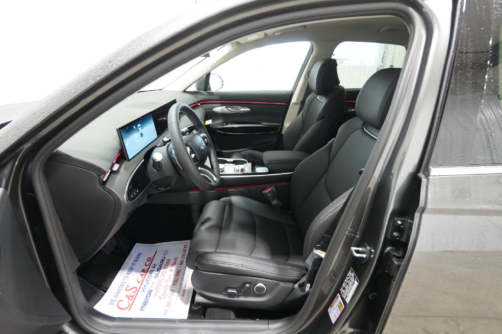 2027 Genesis GV70