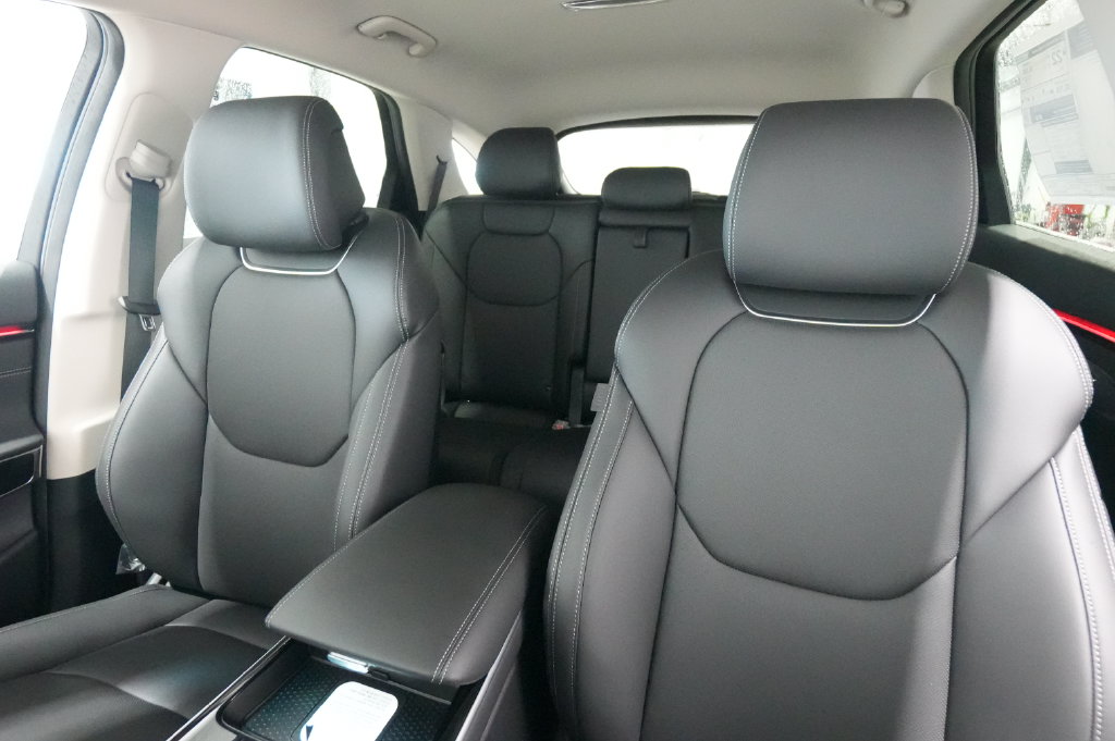 2027 Genesis GV70