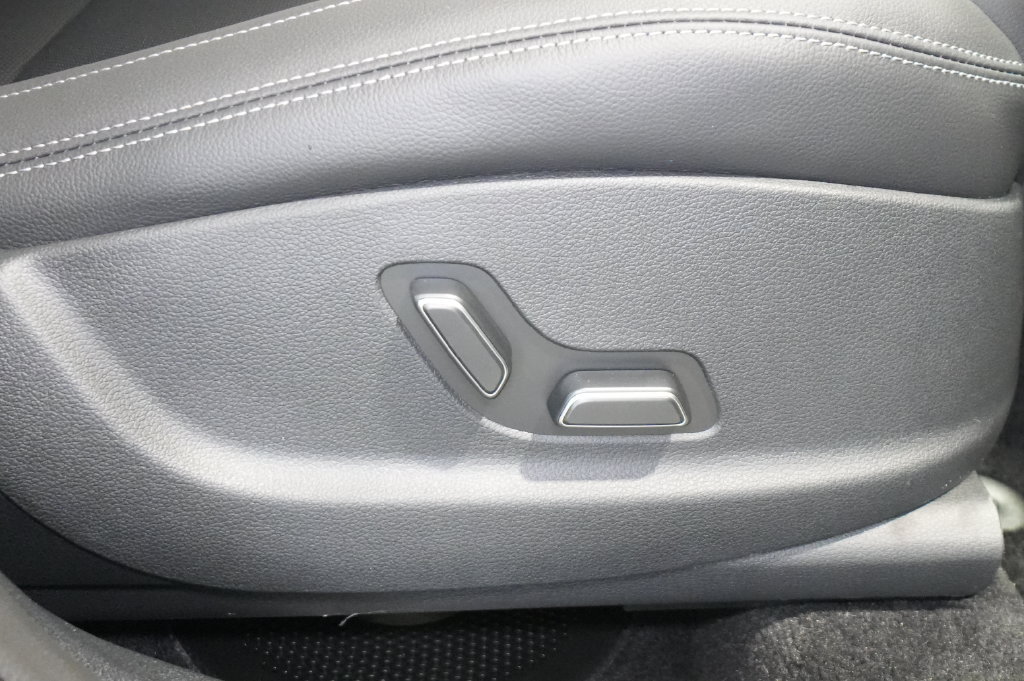 2027 Genesis GV70