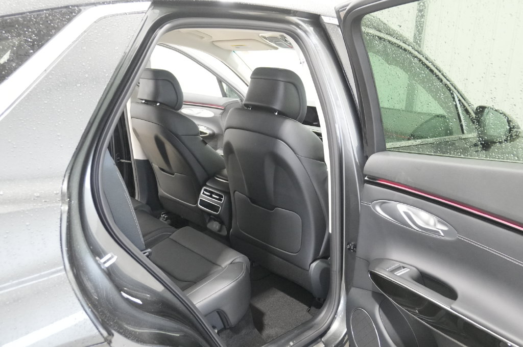 2027 Genesis GV70