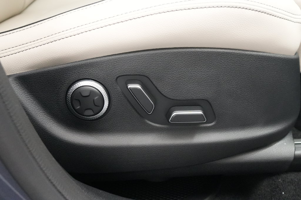 2027 Genesis GV70