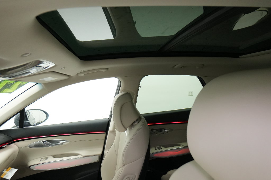 2027 Genesis GV70