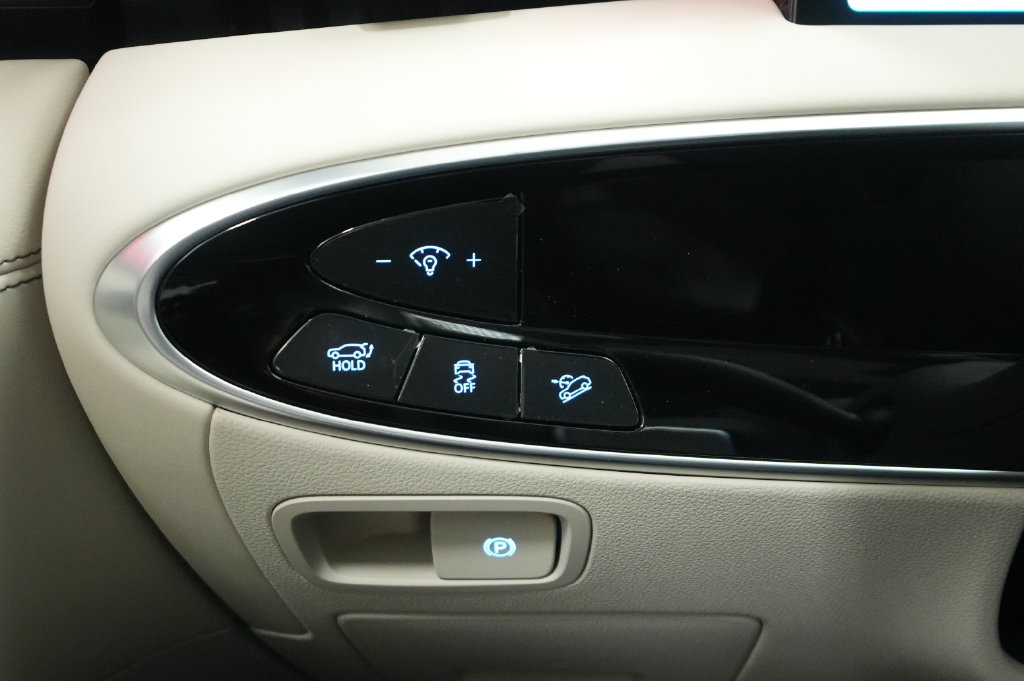 2027 Genesis GV70