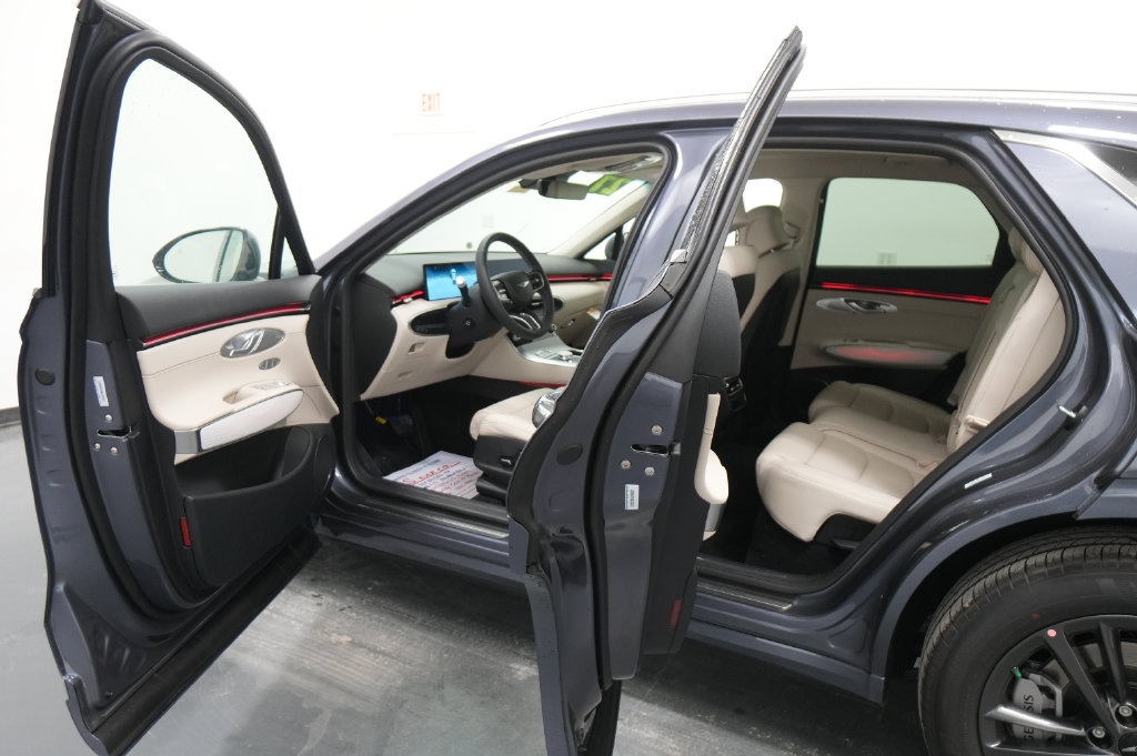 2027 Genesis GV70