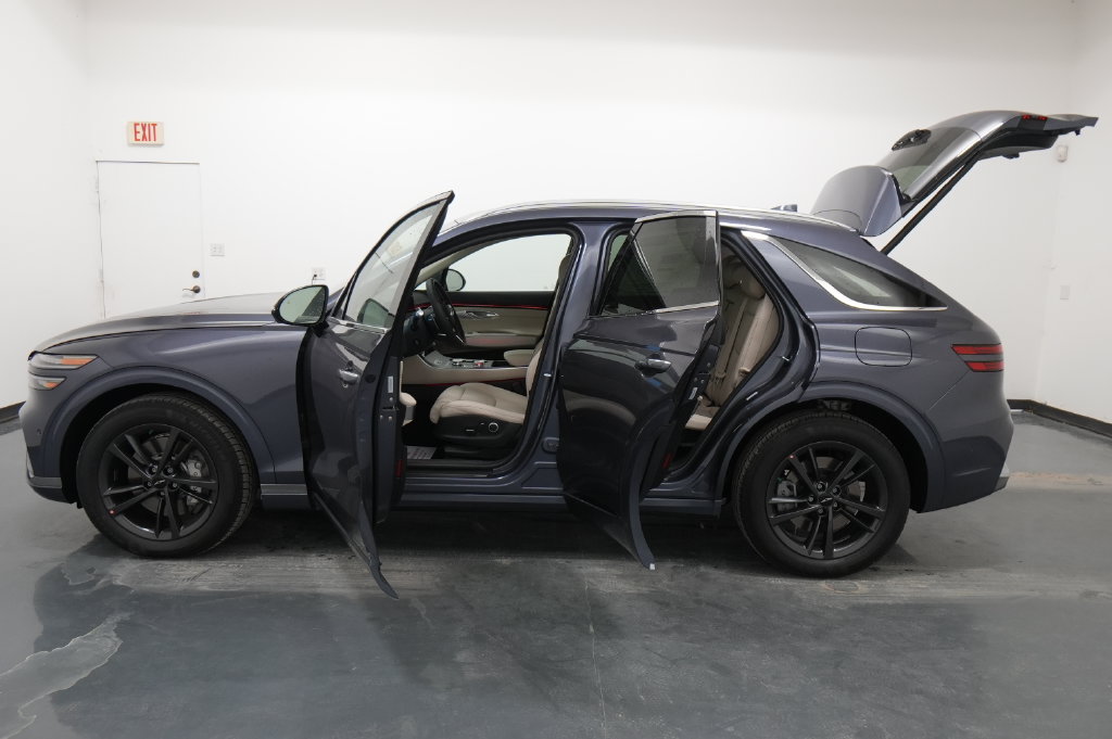 2027 Genesis GV70