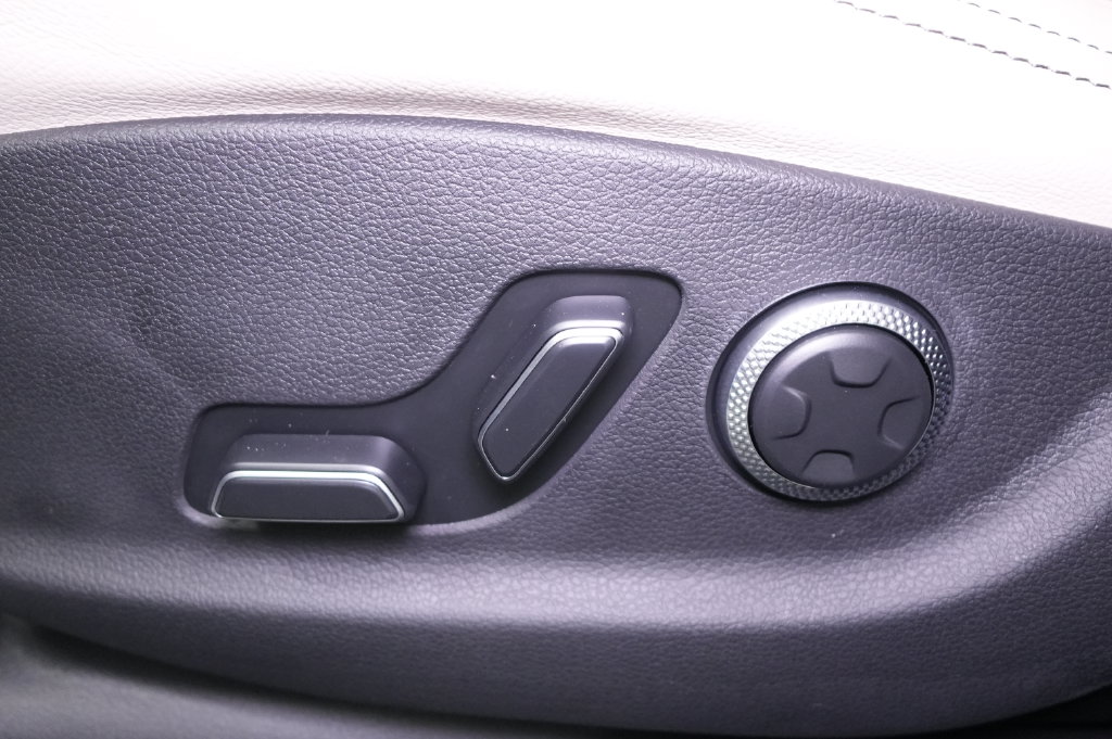 2027 Genesis GV70
