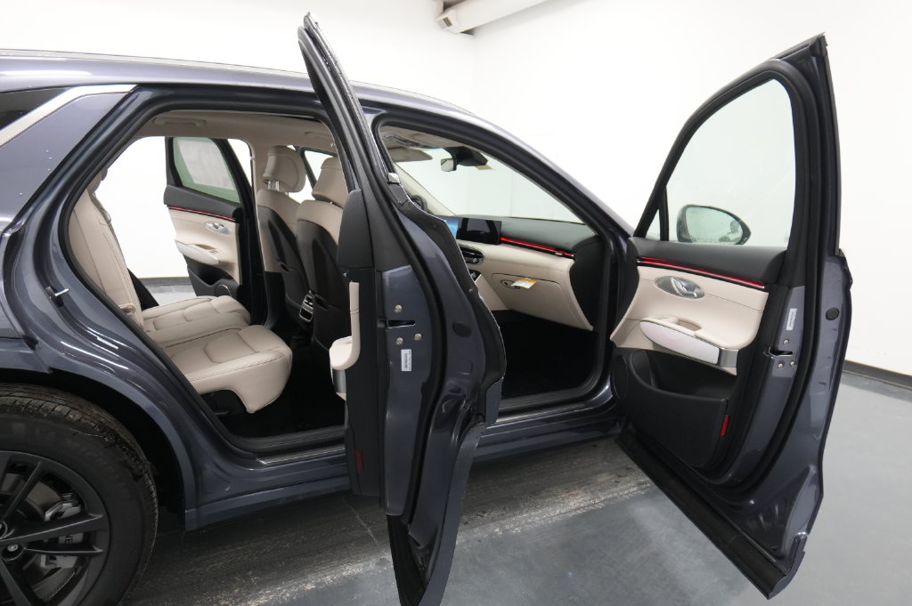 2027 Genesis GV70
