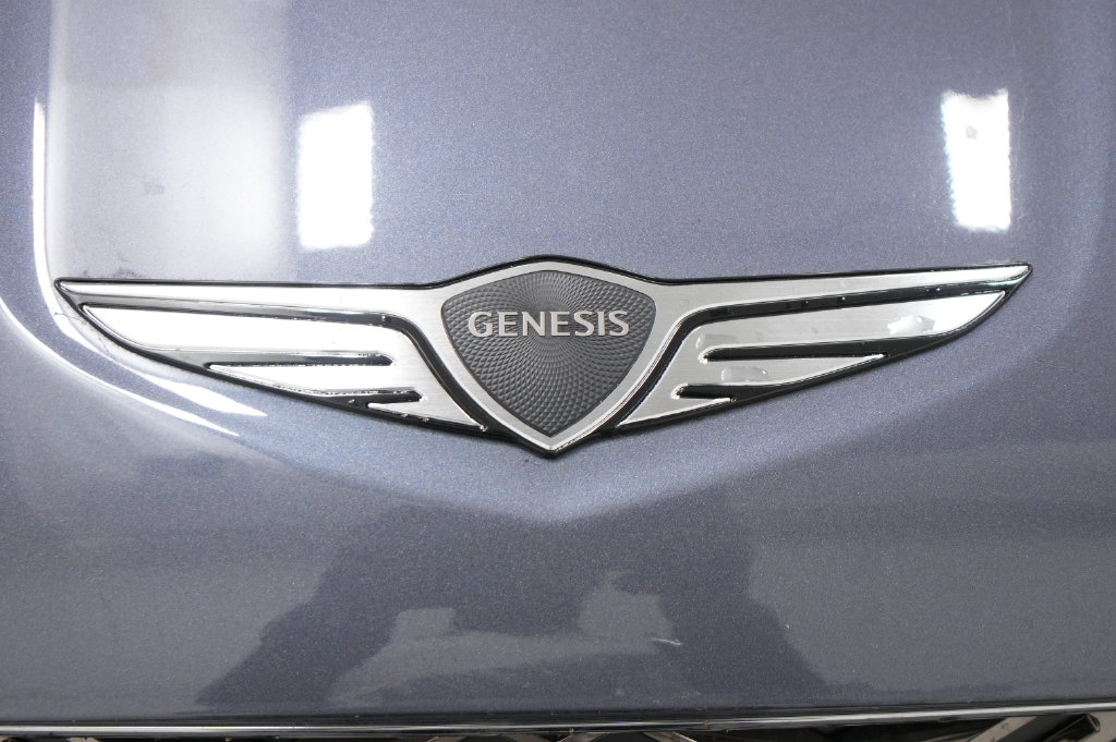2027 Genesis GV70