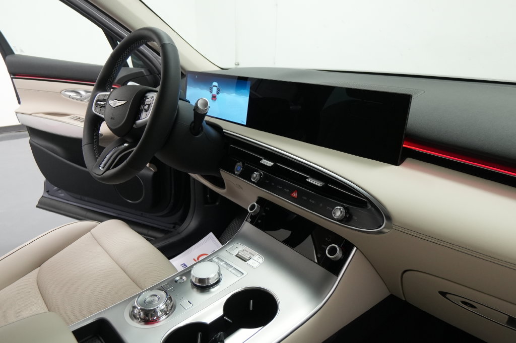 2027 Genesis GV70