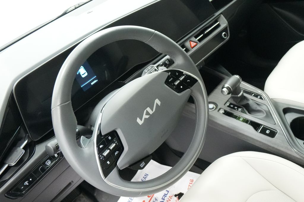 2023 Kia Niro EX - Photo 12