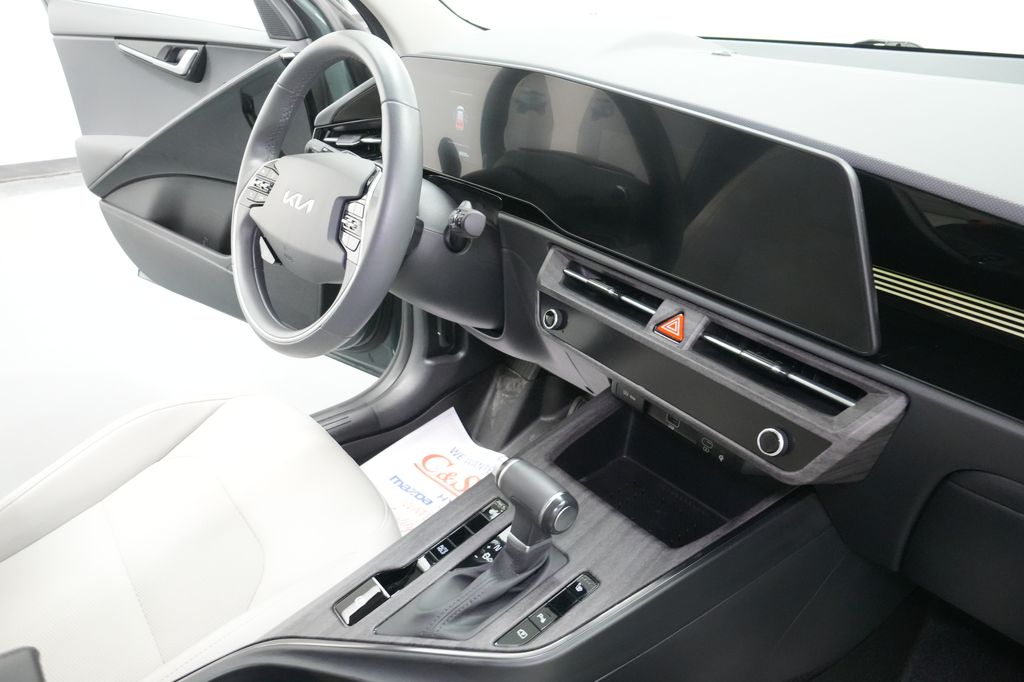 2023 Kia Niro EX - Photo 24
