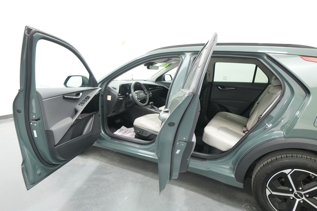 2023 Kia Niro EX - Photo 18