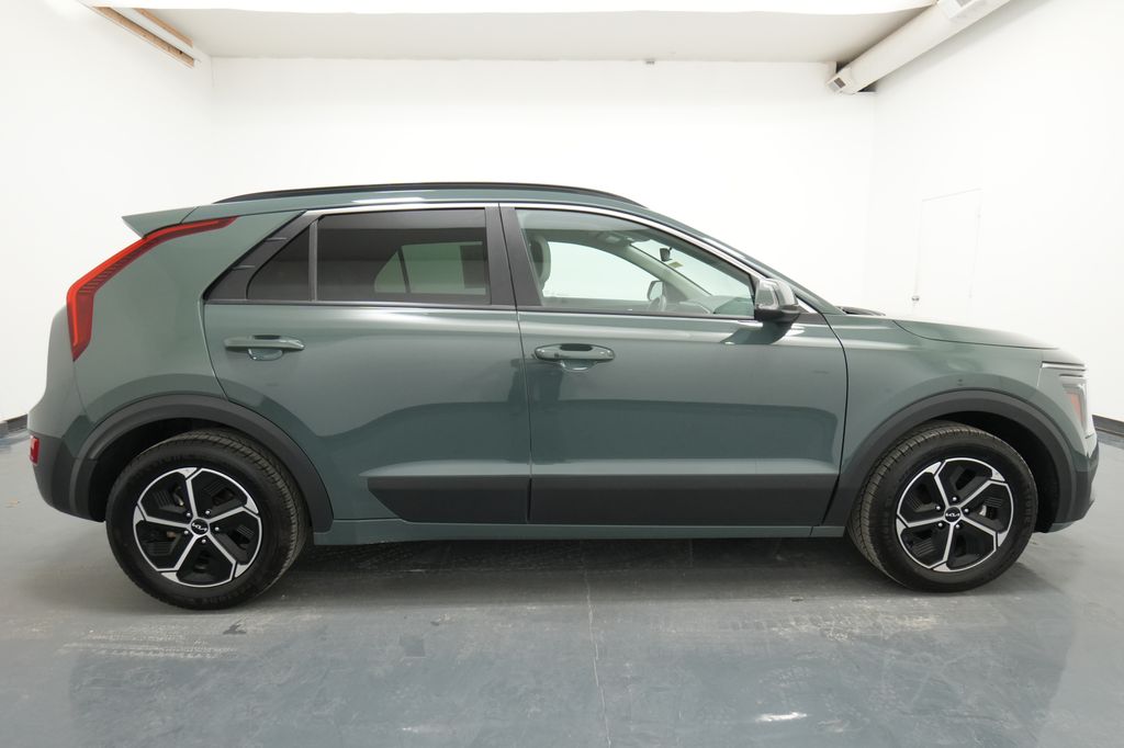 2023 Kia Niro EX - Photo 9