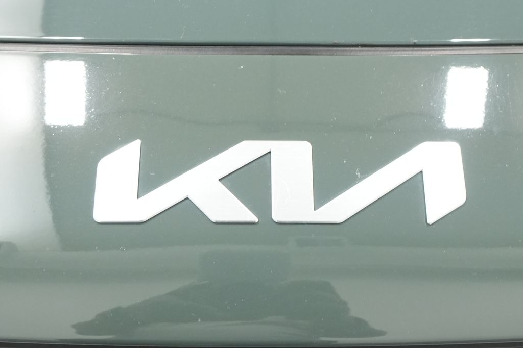 2023 Kia Niro EX - Photo 11