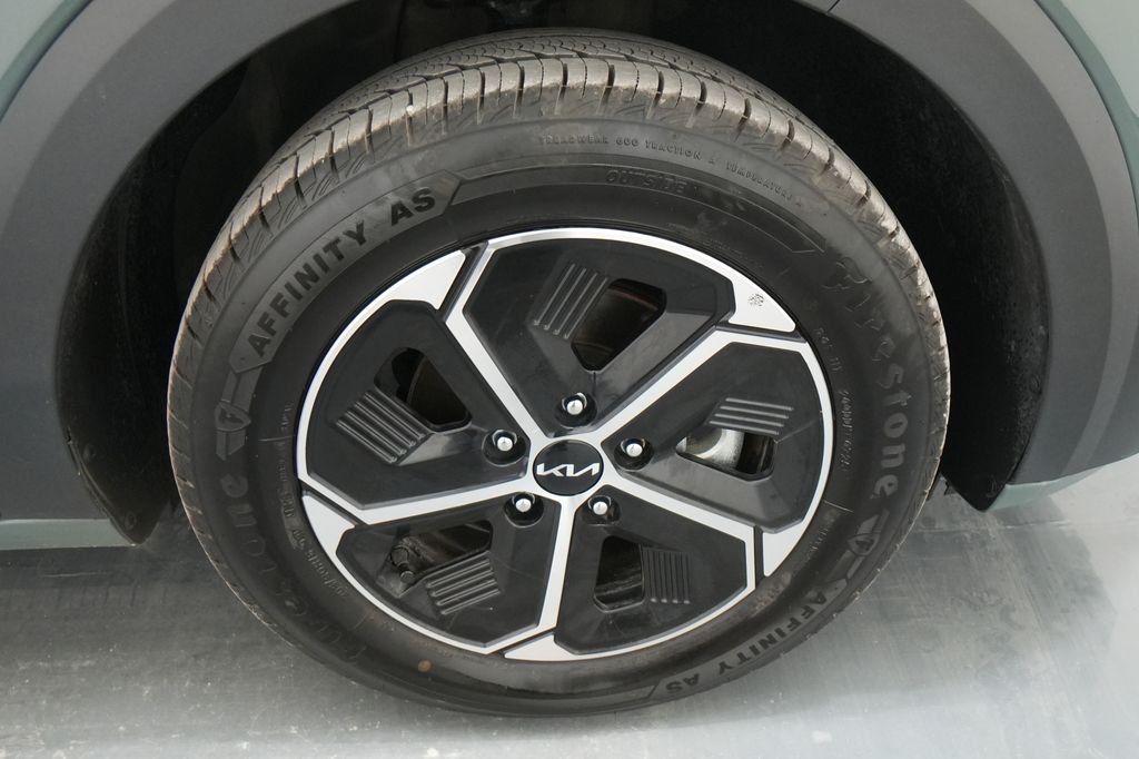 2023 Kia Niro EX - Photo 10
