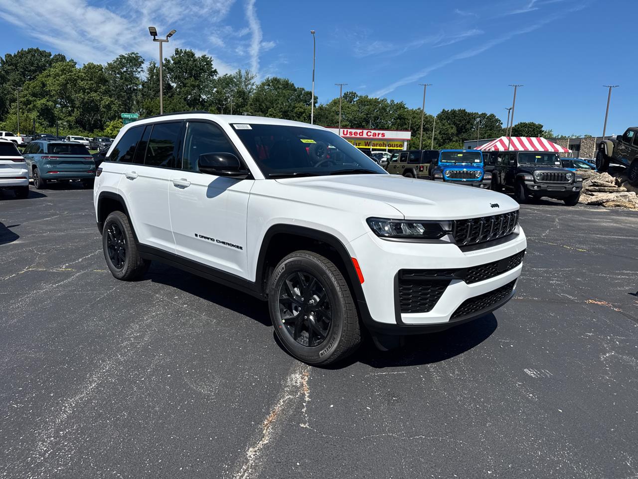 New 2026 Jeep Grand Cherokee Laredo Altitude SUVs