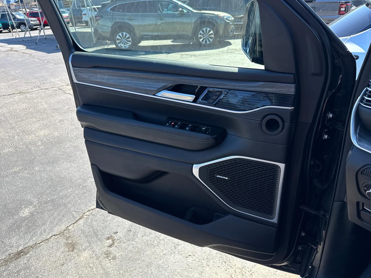 2024 Wagoneer L Wagoneer L