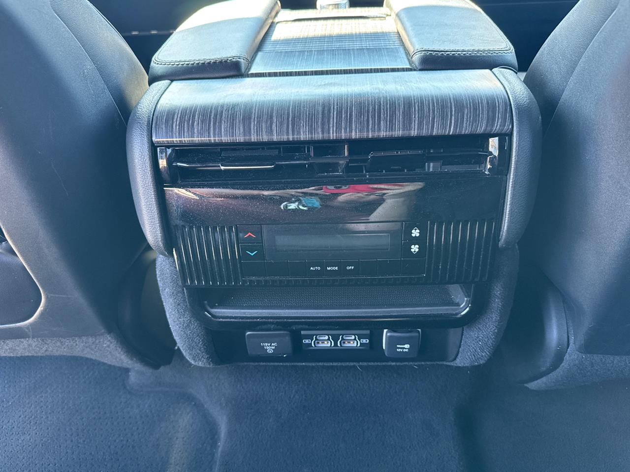 2024 Wagoneer L Wagoneer L