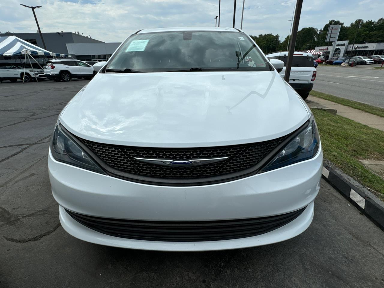 2020 Chrysler Voyager