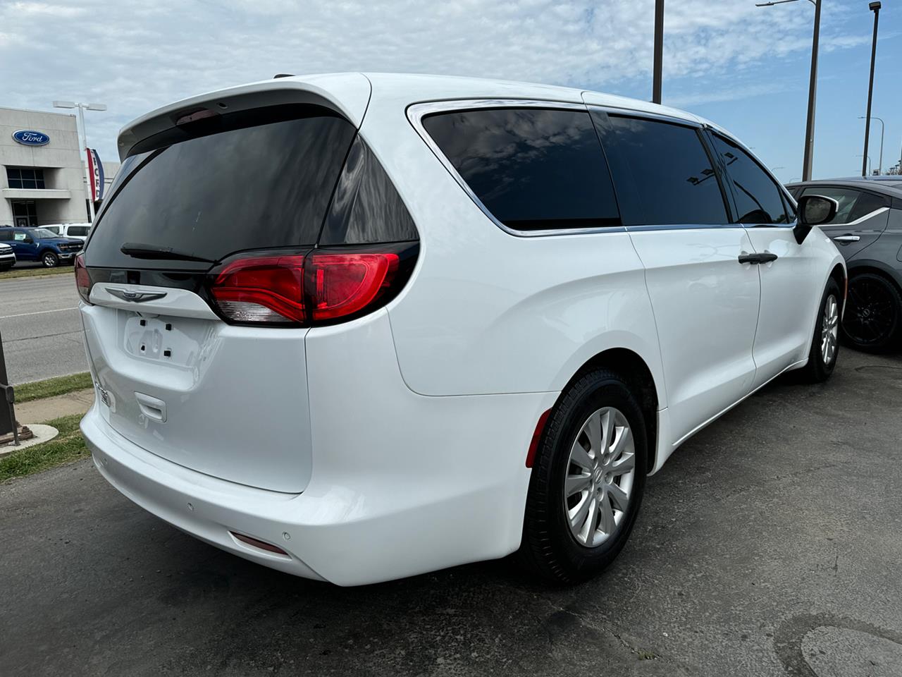 2020 Chrysler Voyager