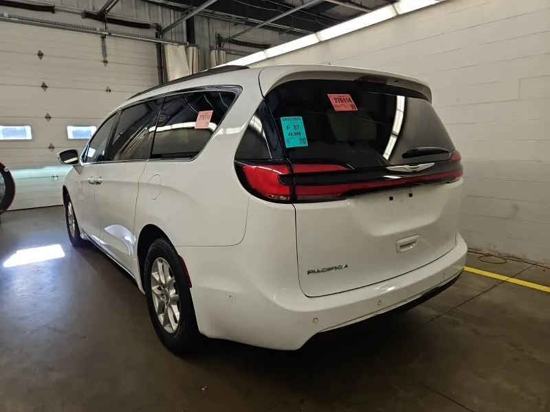 Used 2022 Chrysler Pacifica Touring L Vans