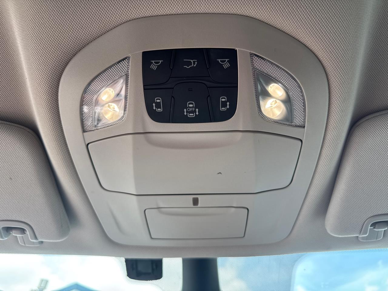 2023 Chrysler Voyager