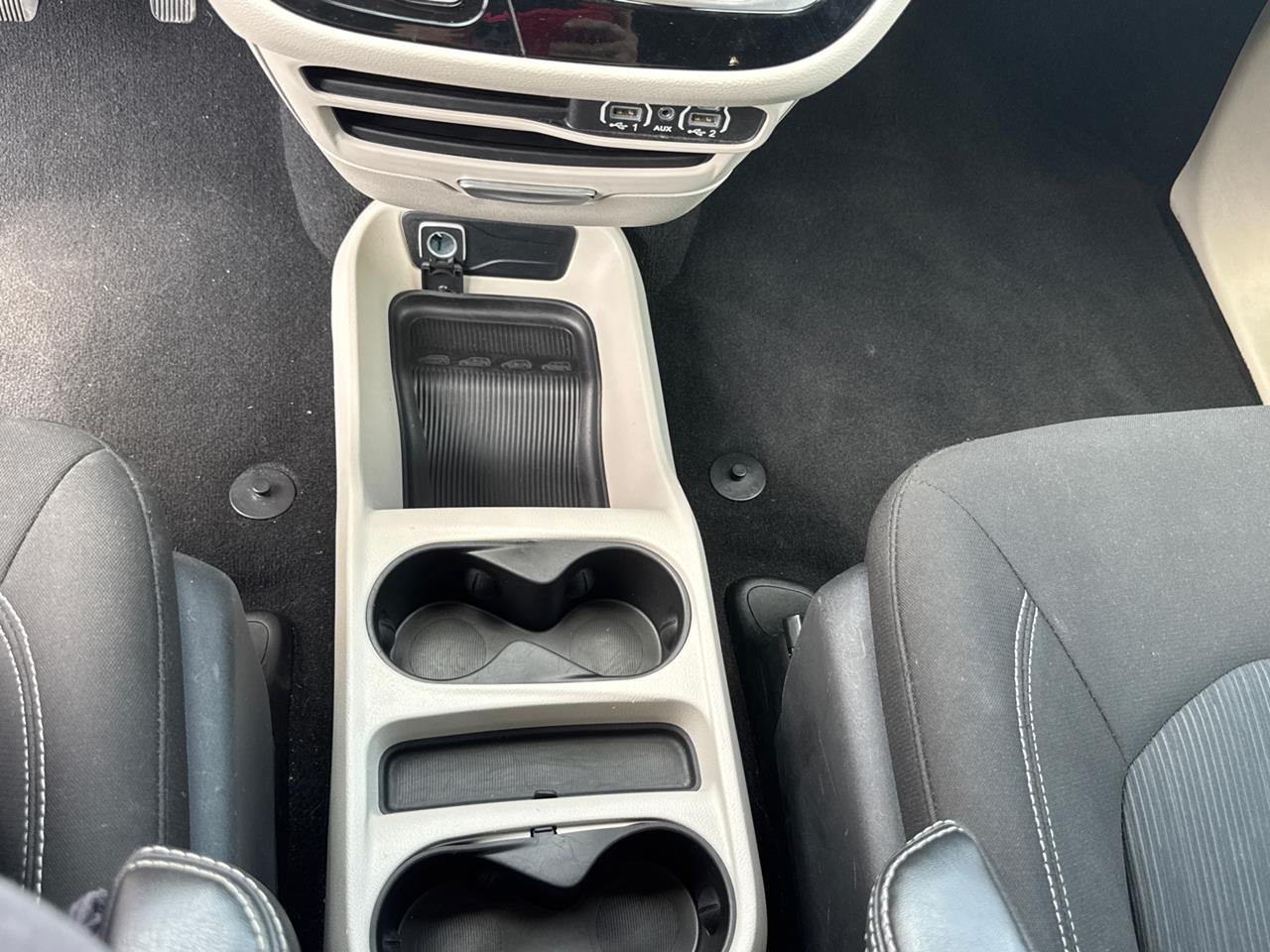 2023 Chrysler Voyager