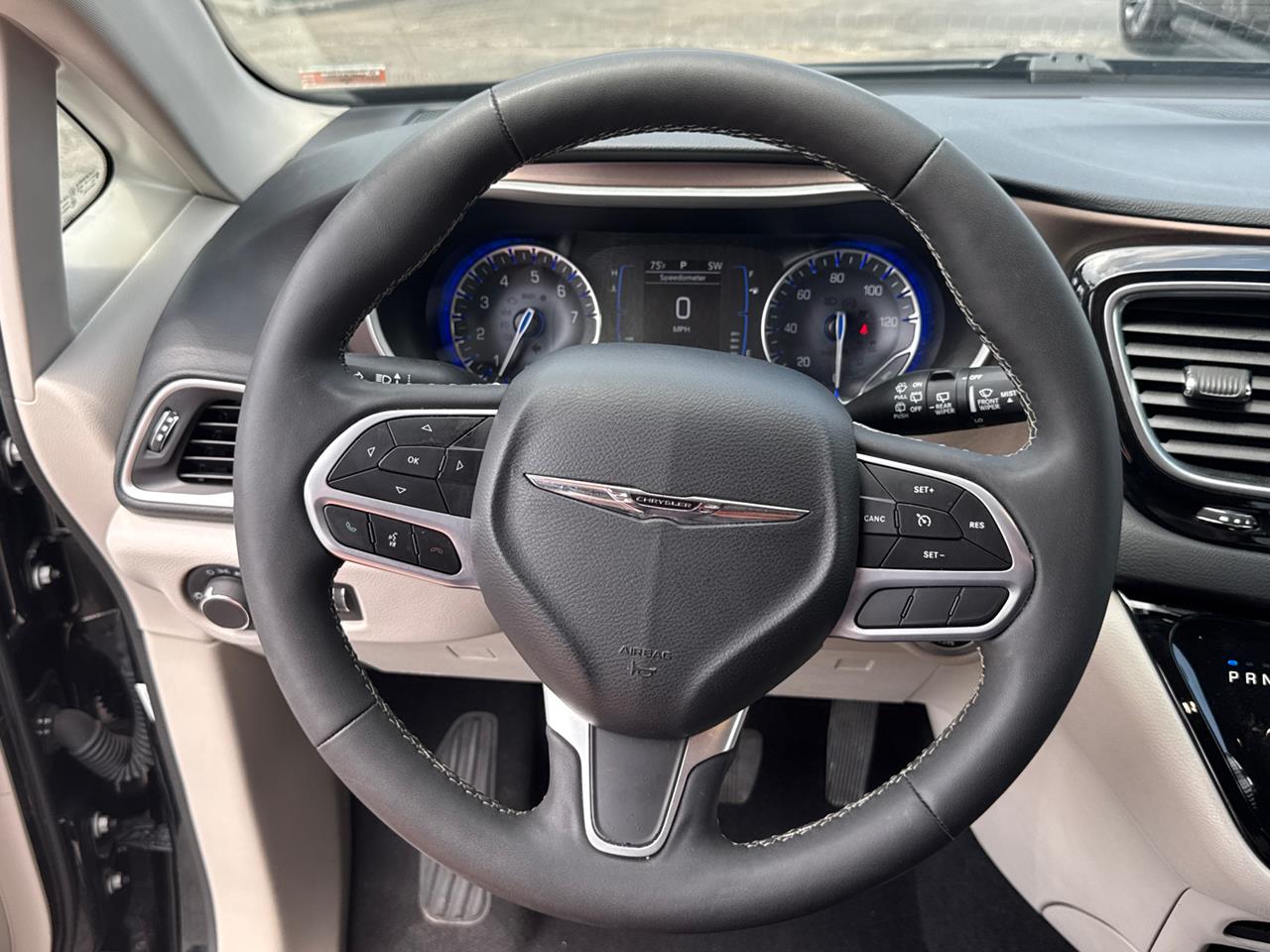 2023 Chrysler Voyager