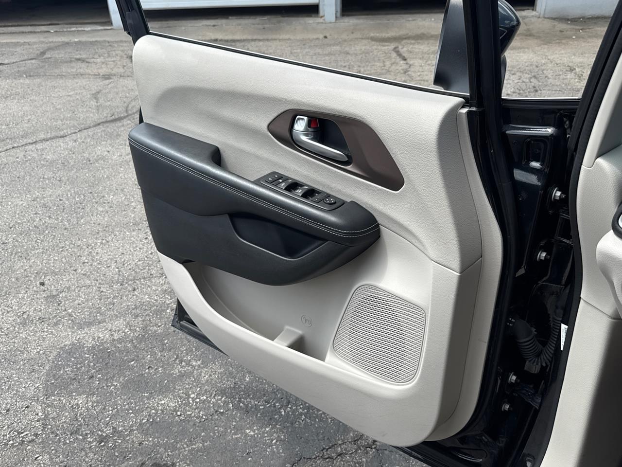 2023 Chrysler Voyager